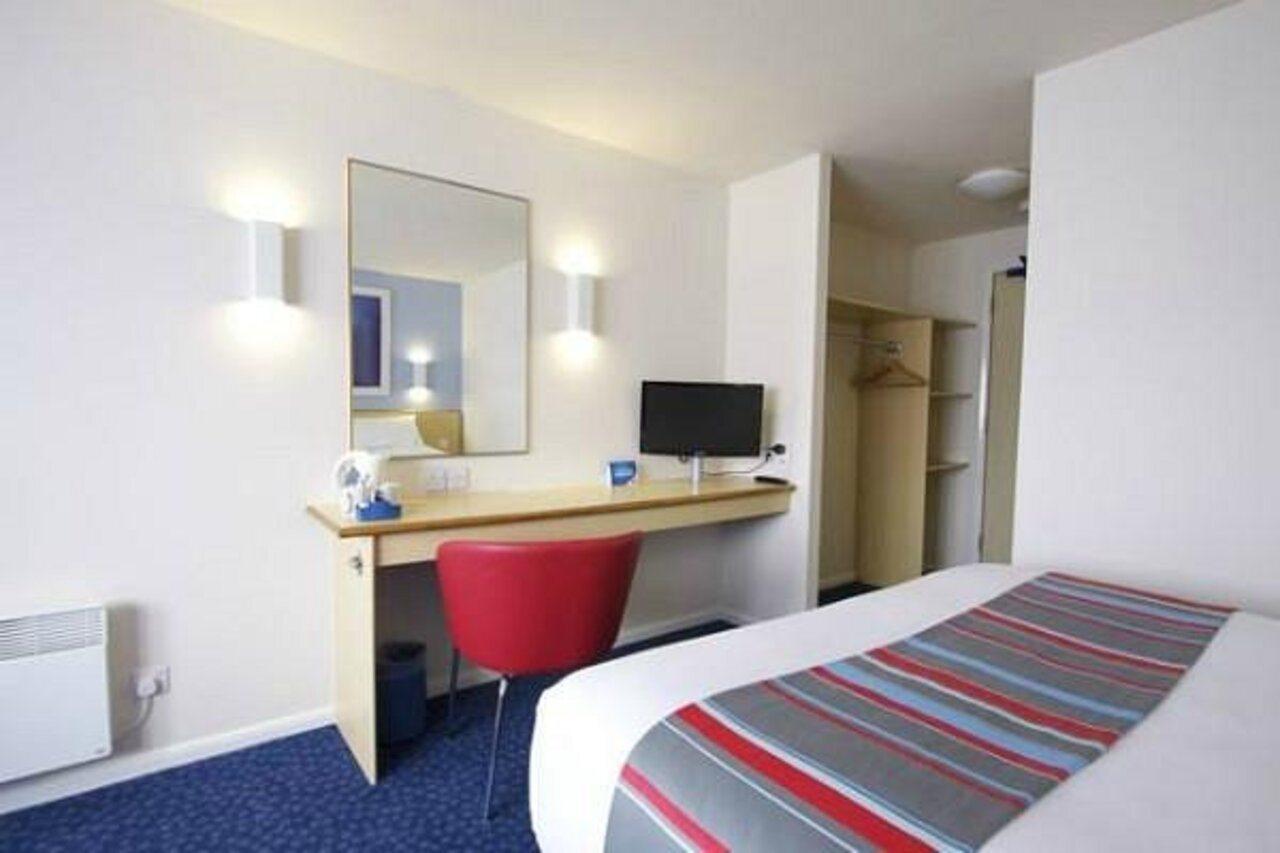 Ramada Encore มิลตันคีนส์ ภายนอก รูปภาพ
