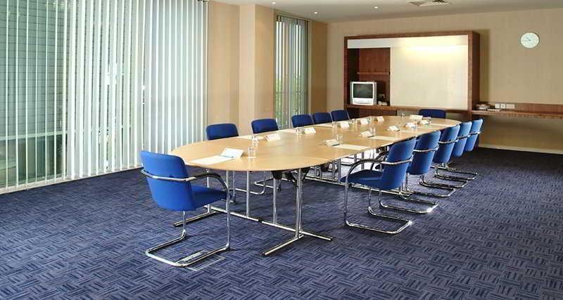 Ramada Encore มิลตันคีนส์ ภายนอก รูปภาพ