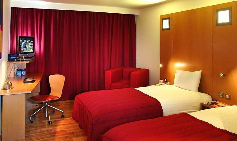 Ramada Encore มิลตันคีนส์ ภายนอก รูปภาพ